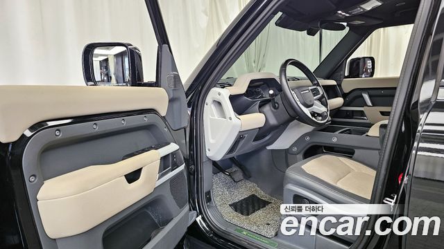 Land Rover Defender 110 P300 X-Dynamic SE