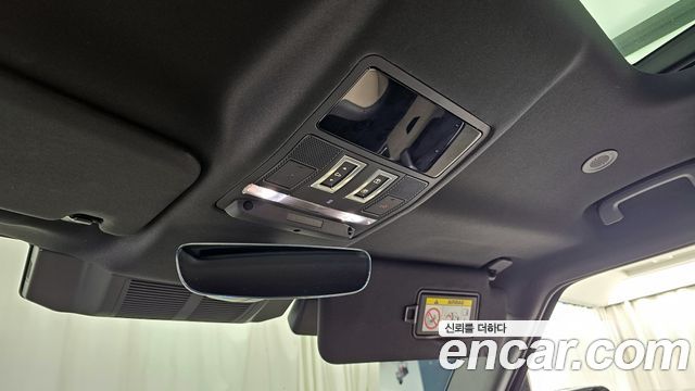 Land Rover Defender 110 P300 X-Dynamic SE