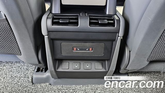 Land Rover Defender 110 P300 X-Dynamic SE