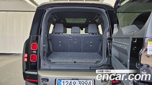 Land Rover Defender 110 P300 X-Dynamic SE