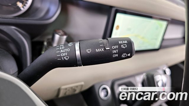Land Rover Defender 110 P300 X-Dynamic SE