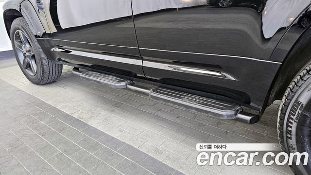 Land Rover Defender 110 P300 X-Dynamic SE
