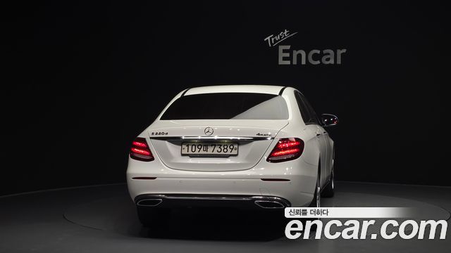 Mercedes-Benz E-Class E220d 4MATIC Avantgarde