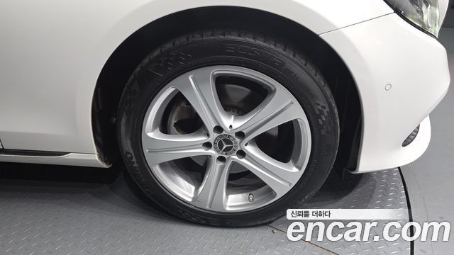 Mercedes-Benz E-Class E220d 4MATIC Avantgarde