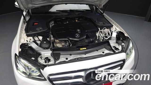 Mercedes-Benz E-Class E220d 4MATIC Avantgarde