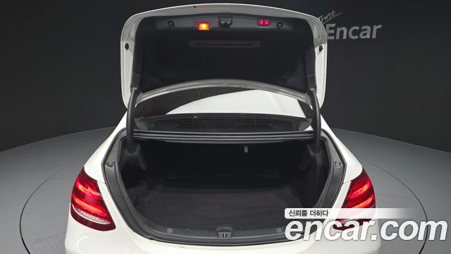 Mercedes-Benz E-Class E220d 4MATIC Avantgarde