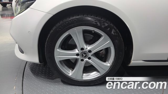 Mercedes-Benz E-Class E220d 4MATIC Avantgarde