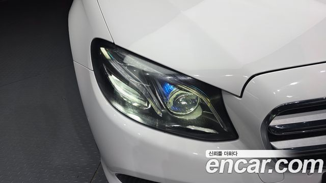 Mercedes-Benz E-Class E220d 4MATIC Avantgarde