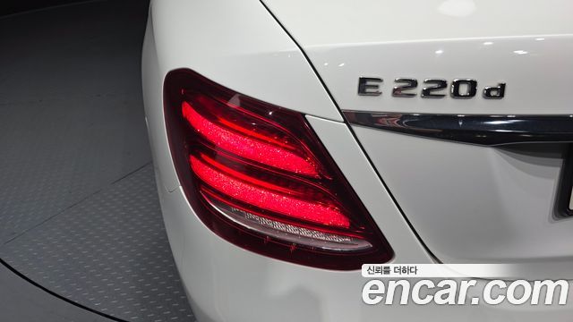 Mercedes-Benz E-Class E220d 4MATIC Avantgarde