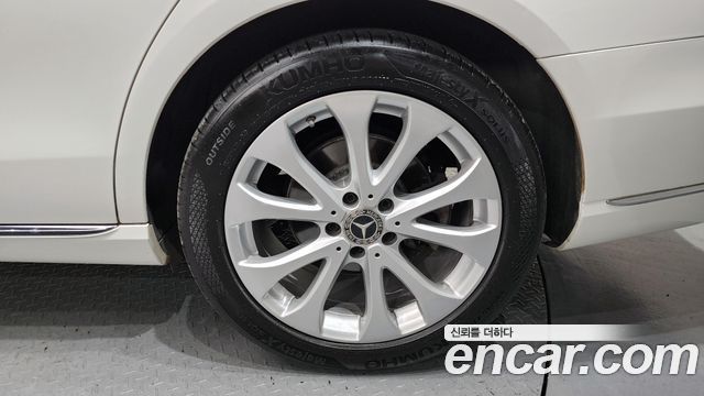 Mercedes-Benz E-Class E220d Exclusive