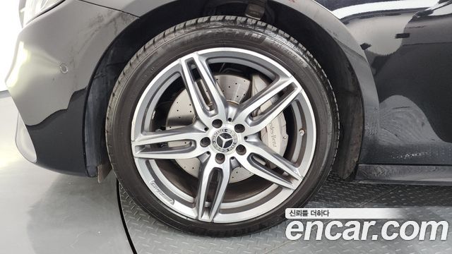 Mercedes-Benz E-Class E300 4MATIC AMG Line