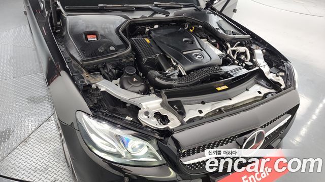 Mercedes-Benz E-Class E300 4MATIC AMG Line