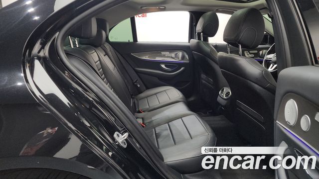 Mercedes-Benz E-Class E300 4MATIC AMG Line