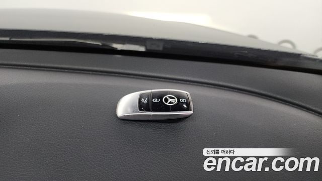 Mercedes-Benz E-Class E300 4MATIC AMG Line