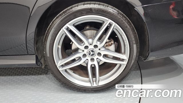 Mercedes-Benz E-Class E300 4MATIC AMG Line