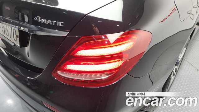 Mercedes-Benz E-Class E300 4MATIC AMG Line