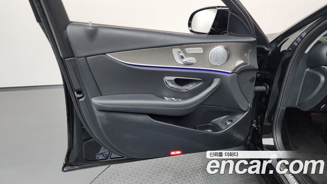 Mercedes-Benz E-Class E300 4MATIC AMG Line