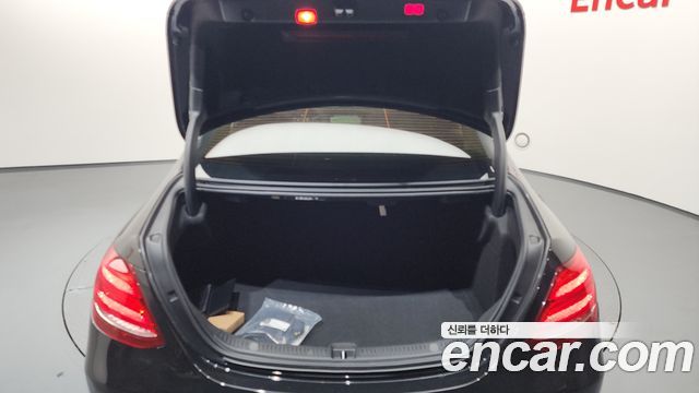 Mercedes-Benz E-Class E300 4MATIC AMG Line