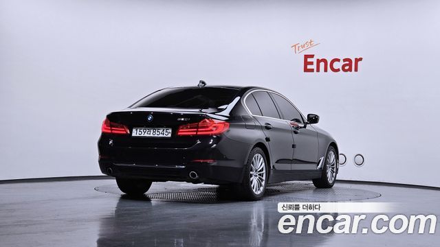 BMW 5-Series 520i Luxury