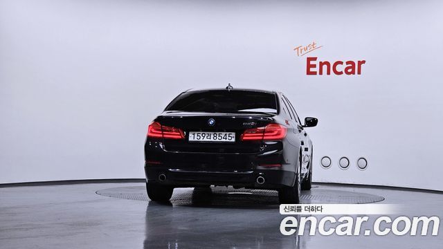 BMW 5-Series 520i Luxury