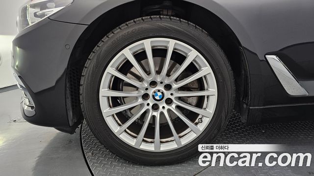 BMW 5-Series 520i Luxury