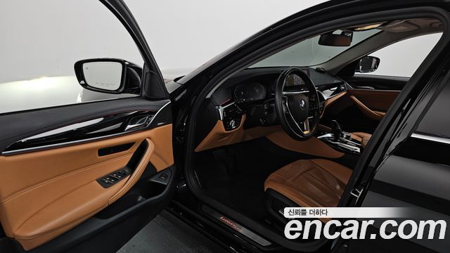 BMW 5-Series 520i Luxury