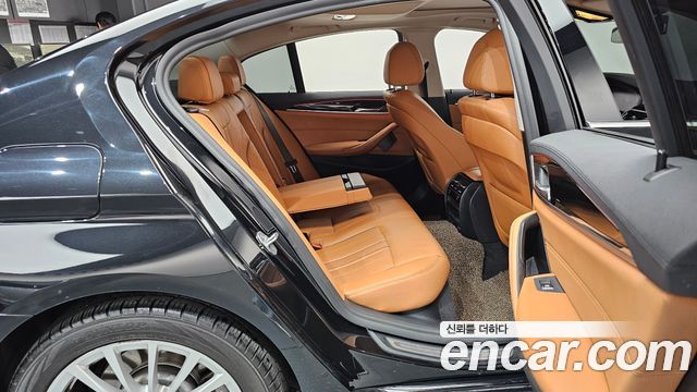 BMW 5-Series 520i Luxury