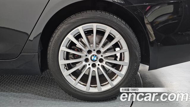 BMW 5-Series 520i Luxury