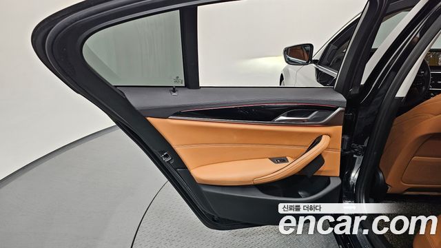 BMW 5-Series 520i Luxury