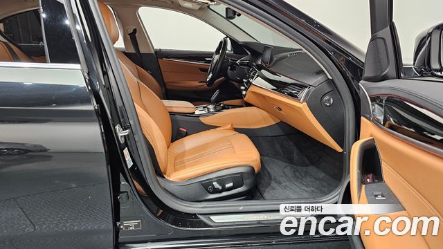 BMW 5-Series 520i Luxury