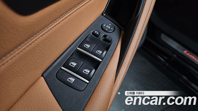 BMW 5-Series 520i Luxury