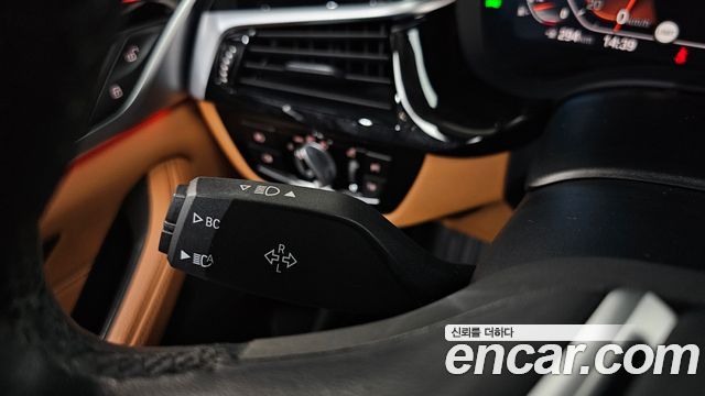 BMW 5-Series 520i Luxury