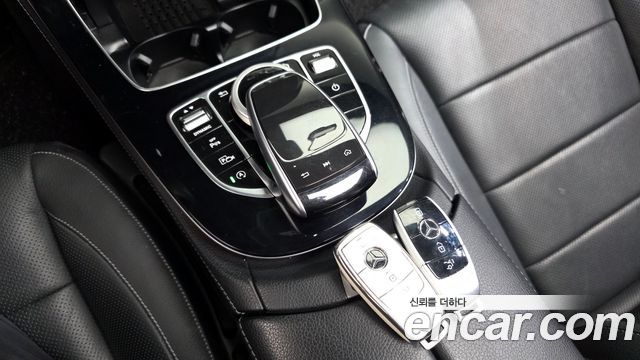 Mercedes-Benz E-Class E300 4MATIC Avnatgarde