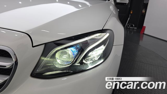 Mercedes-Benz E-Class E300 4MATIC Avnatgarde