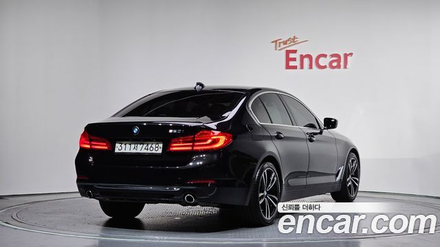 BMW 5-Series 520i Luxury