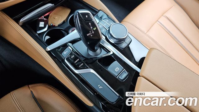 BMW 5-Series 520i Luxury