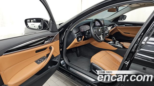 BMW 5-Series 520i Luxury