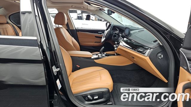 BMW 5-Series 520i Luxury