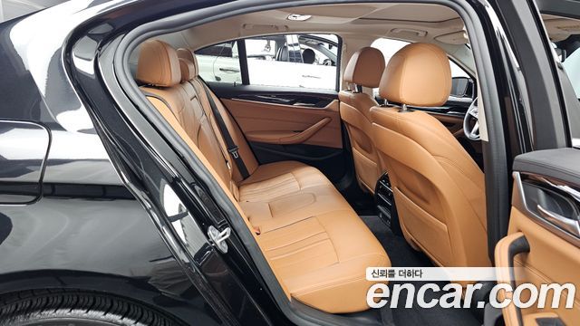 BMW 5-Series 520i Luxury