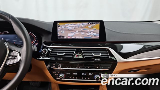BMW 5-Series 520i Luxury