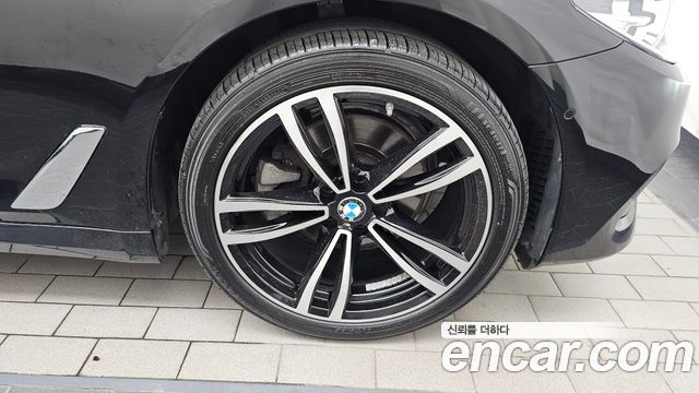 BMW 5-Series 520i Luxury