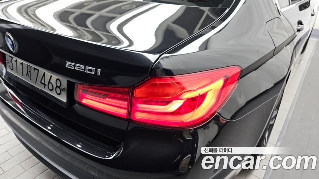 BMW 5-Series 520i Luxury