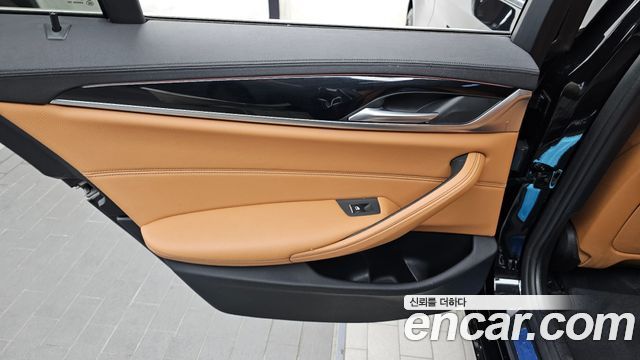 BMW 5-Series 520i Luxury