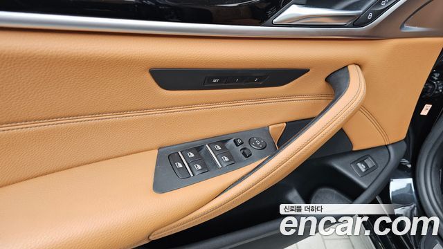 BMW 5-Series 520i Luxury