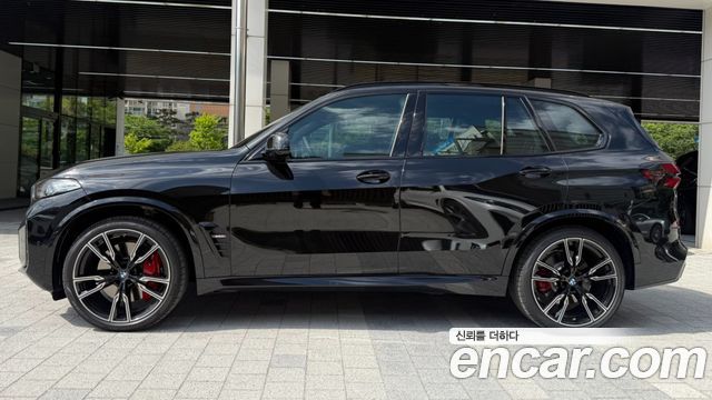 BMW X5 M60i