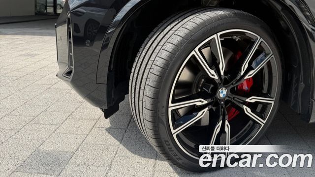 BMW X5 M60i