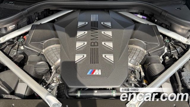 BMW X5 M60i