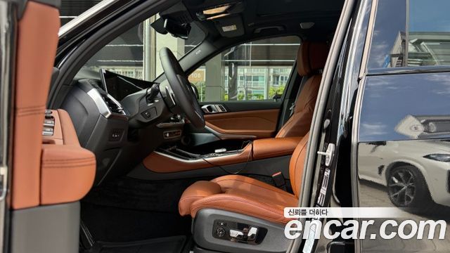 BMW X5 M60i