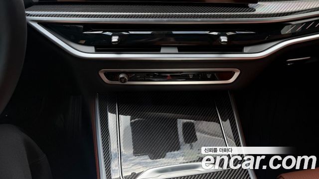 BMW X5 M60i