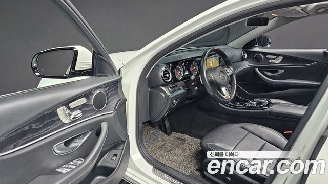 Mercedes-Benz E-Class E220d 4MATIC Avantgarde